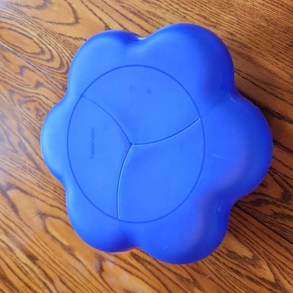 Tupperware Chip Bowl - Picture 1 of 7